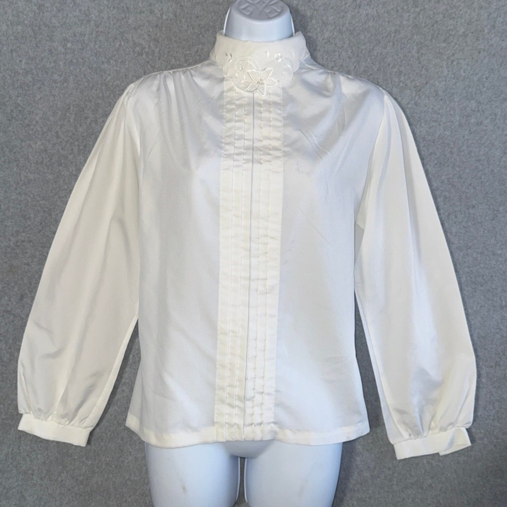 Vintage White Embroidered Floral Collar Pintuck Pleated Blouse Long Sleeve Top